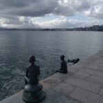 Estatuas de los Raqueros de Santander con Centro Botín al fondo